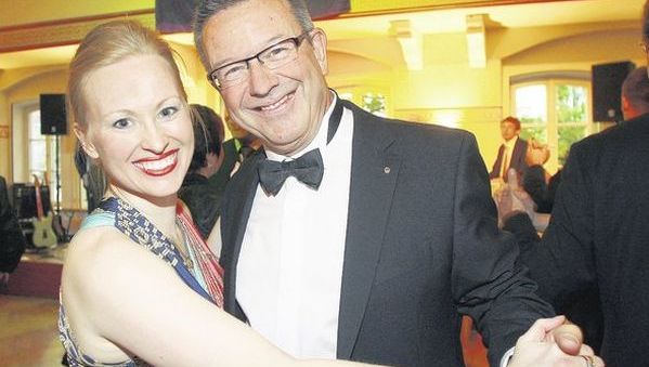 Tänzerischer Auftakt zum Sommerball „LA notte" im Bernlochner mit Katrin Weinzierl und Christian Rech (Foto: cv)